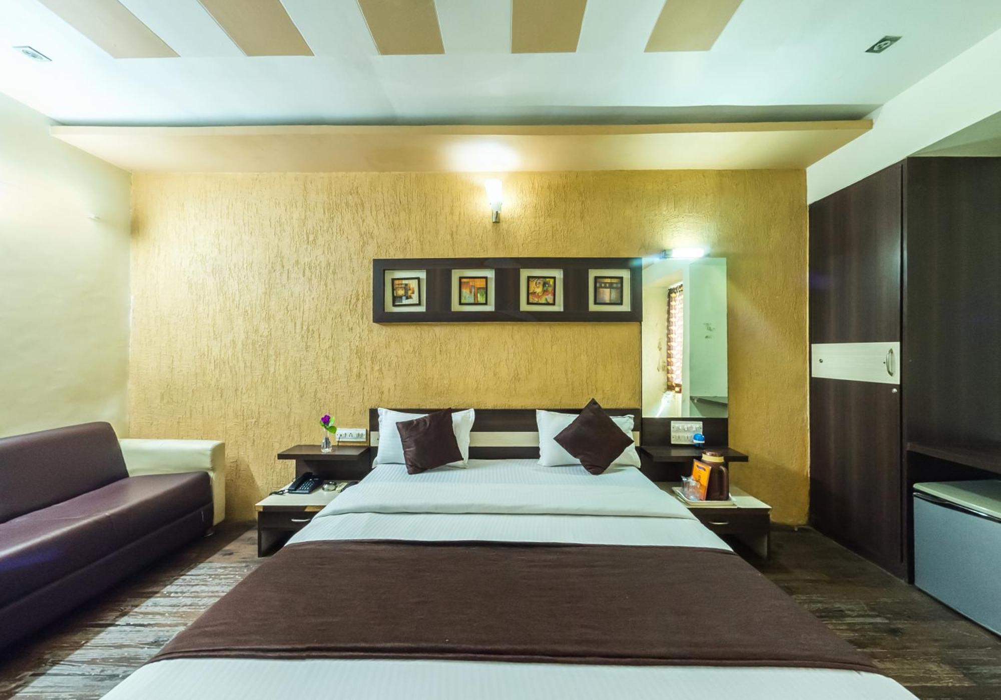 Hotel Rudra Regency 阿穆达巴 外观 照片